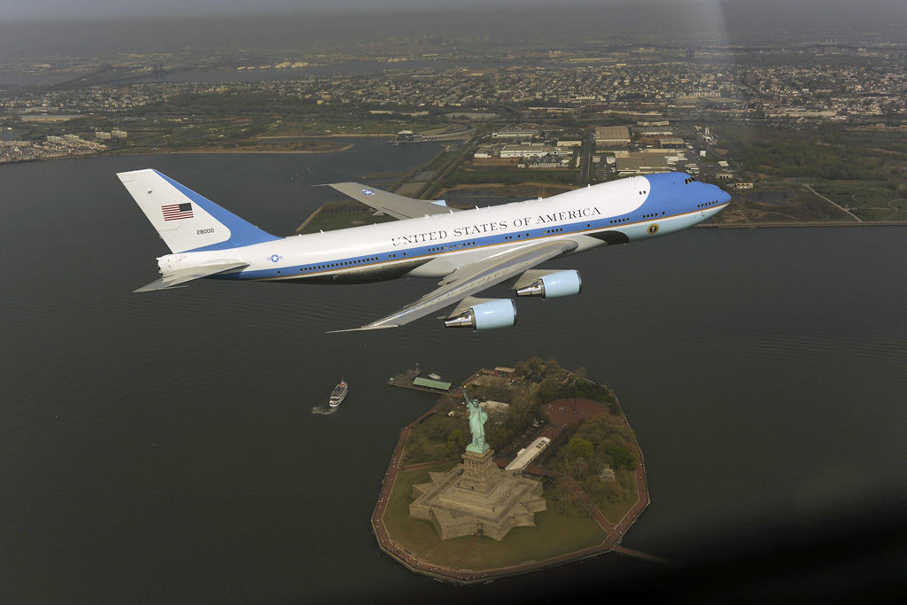 2009: Photo-Op Flyover